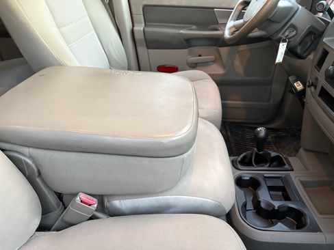 Used 2007 Dodge Ram 2500 Truck SLT image 32