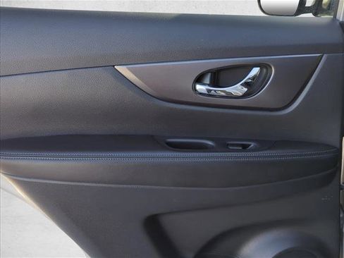 Used 2016 Nissan Rogue SV image 21