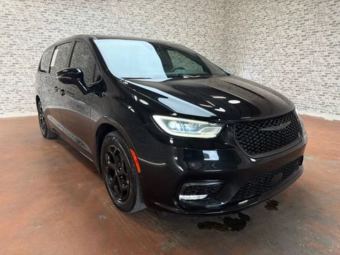 Used 2023 Chrysler Pacifica Limited w/ S Appearance Package FWD image 9