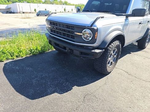 Used 2023 Ford Bronco 4-Door AWD/4WD image 2