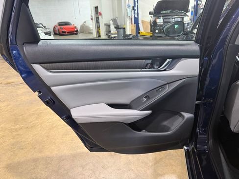 Used 2018 Honda Accord Touring image 28