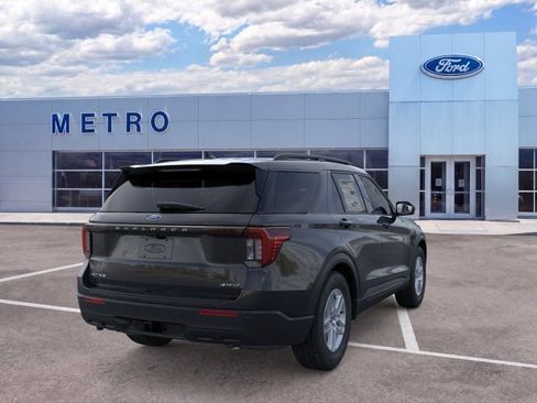 Used 2026 Ford Explorer Active AWD/4WD image 8