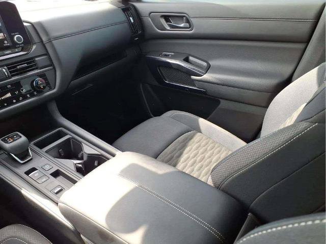 Certified 2025 Nissan Pathfinder S FWD image 12