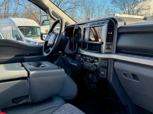 Used 2024 Ford F350 XLT image 13