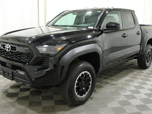 Used 2024 Toyota Tacoma TRD Off-Road AWD/4WD image 38