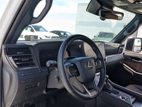 Used 2025 Lexus GX 550 w/ Cold Area Package AWD/4WD image 9
