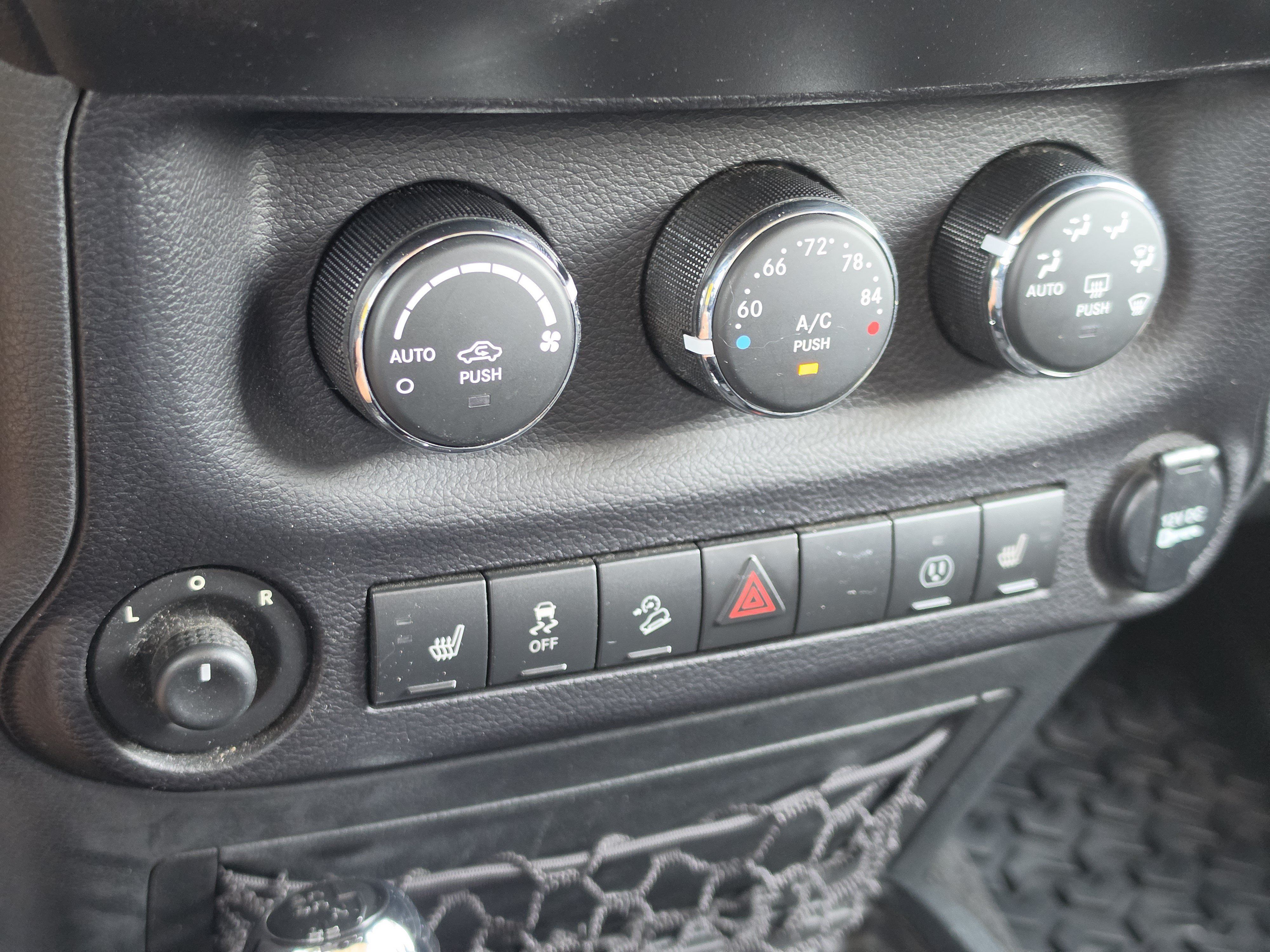 Used 2016 Jeep Wrangler Unlimited Sahara AWD/4WD image 20