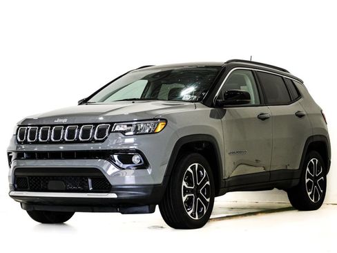 Used 2022 Jeep Compass Limited w/ Sun and Sound Group AWD/4WD image 3