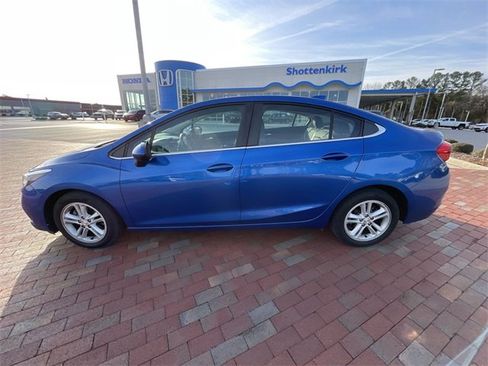 Used 2017 Chevrolet Cruze LT image 12