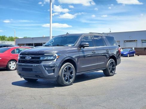 Used 2023 Ford Expedition Limited AWD/4WD image 32