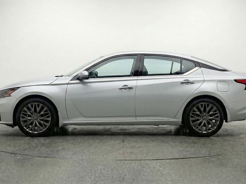 Used 2025 Nissan Altima 2.5 SV image 5
