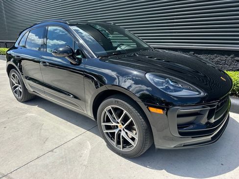 Certified 2023 Porsche Macan image 11
