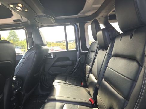 Used 2019 Jeep Wrangler Unlimited Sahara image 36