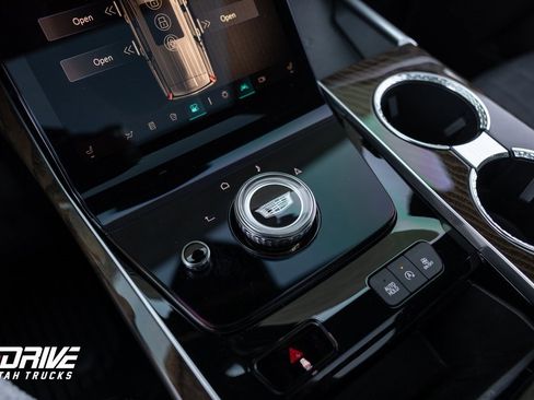 Used 2025 Cadillac Escalade Sport Platinum w/ LPO, ONYX Package image 38