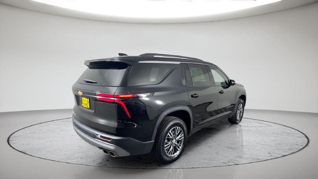 Used 2025 Chevrolet Traverse LT AWD/4WD image 5