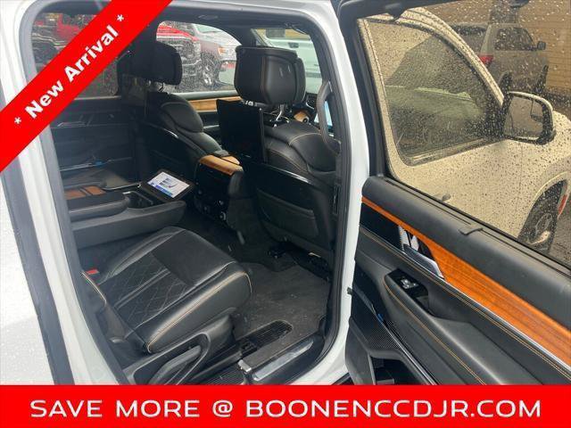 Used 2022 Jeep Grand Wagoneer Series III w/ Rear Seat Video Group 1 AWD/4WD image 10