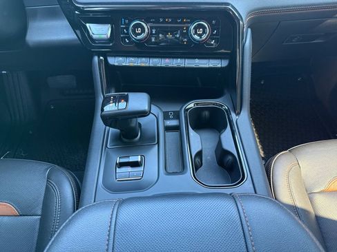 Used 2023 GMC Sierra 1500 AT4 w/ AT4 Premium Package AWD/4WD image 14