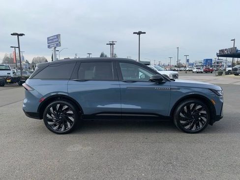 New 2026 Lincoln Nautilus Reserve image 8