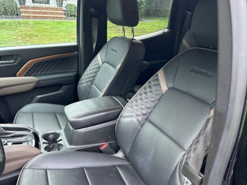 Used 2023 GMC Canyon Denali AWD/4WD image 4