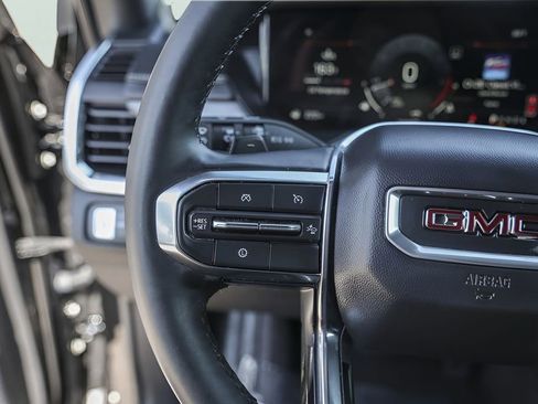 Used 2025 GMC Acadia Elevation image 17