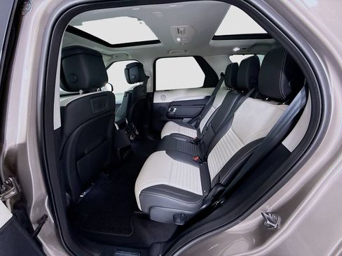 Used 2025 Land Rover Discovery Dynamic SE AWD/4WD image 22