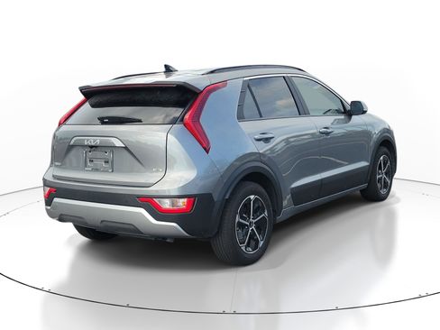 Used 2025 Kia Niro EX image 8