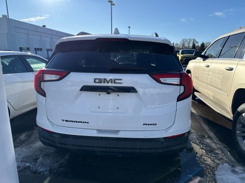 Used 2022 GMC Terrain SLT w/ Elevation Edition image 5