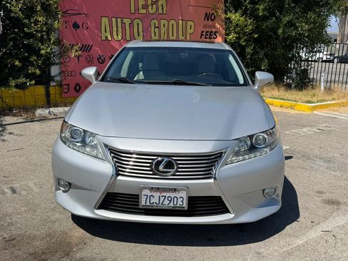 Used 2013 Lexus ES 350 w/ Luxury Pkg FWD image 2