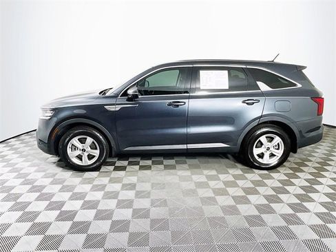 Used 2023 Kia Sorento LX image 5