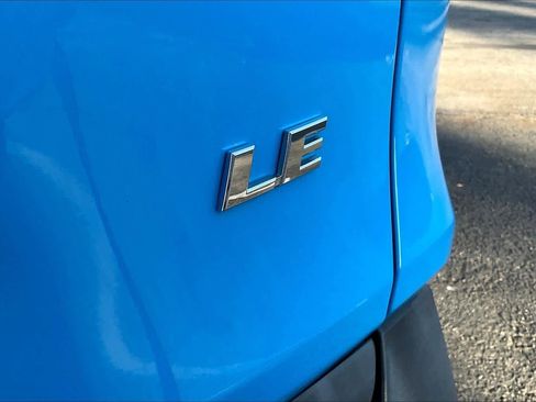 Used 2021 Toyota RAV4 LE image 9