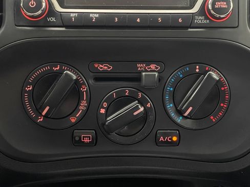 Used 2015 Nissan Juke S FWD image 22