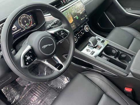 New 2025 Jaguar F-PACE R-Dynamic S AWD/4WD image 4