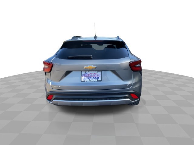 Used 2025 Chevrolet Trax LT w/ Sunroof Package FWD image 9