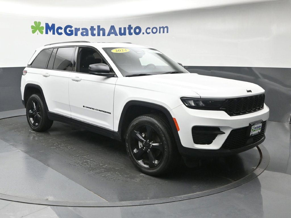 Used 2024 Jeep Grand Cherokee Altitude AWD/4WD image 2