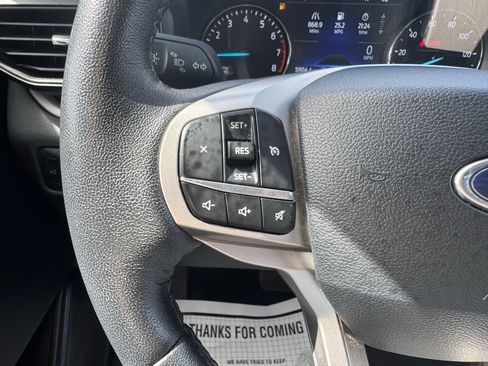 Certified 2024 Ford Explorer XLT RWD image 9