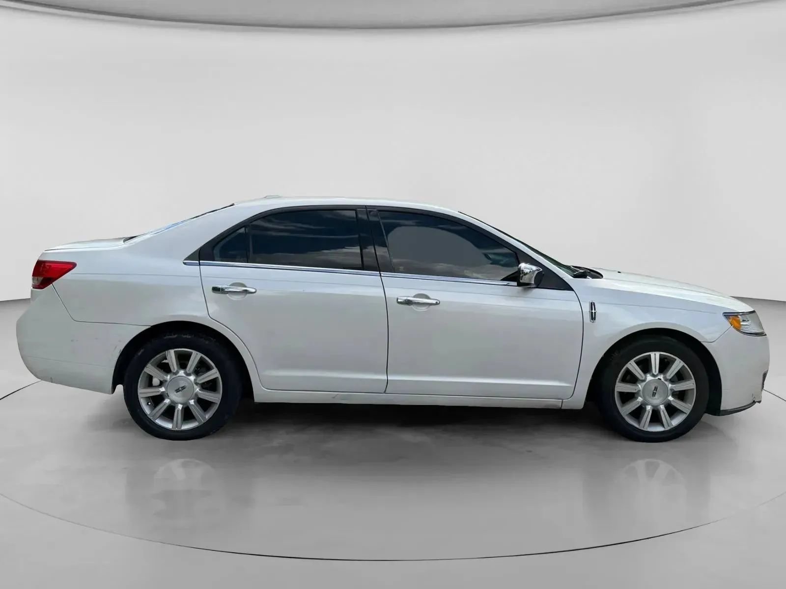 Used 2012 Lincoln MKZ FWD image 6