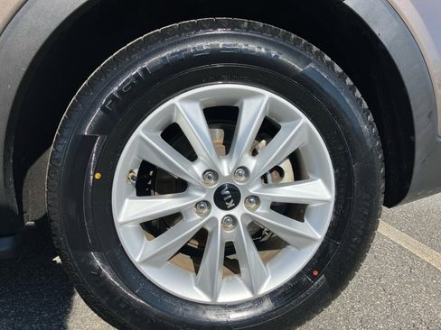 Used 2019 Kia Sorento FWD V6 image 27