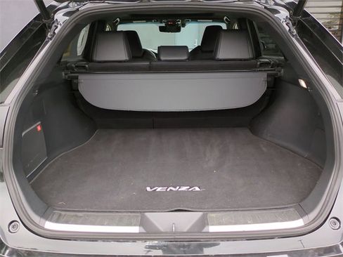 Used 2022 Toyota Venza Limited w/ Advanced Technology Package image 12