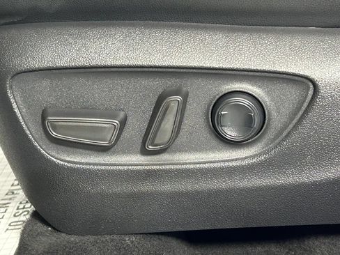 Used 2021 Toyota Highlander XLE AWD/4WD image 34