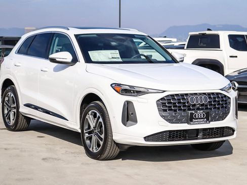 New 2025 Audi Q5 Premium image 3