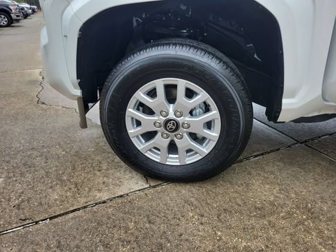Certified 2026 Toyota Tacoma SR5 AWD/4WD image 29