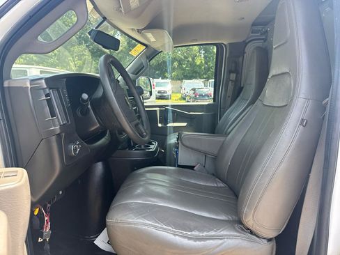 Used 2017 Chevrolet Express 2500 Extended RWD image 11