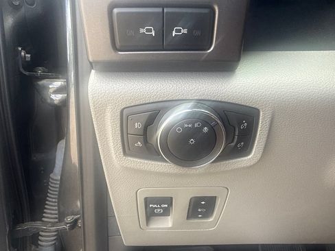 Used 2019 Ford F150 XLT w/ Equipment Group 302A Luxury AWD/4WD image 17