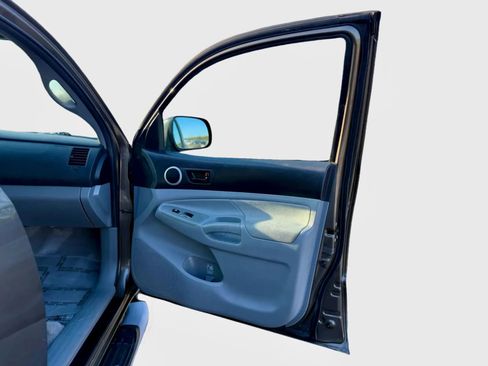 Used 2010 Toyota Tacoma 4x4 Access Cab V6 image 12