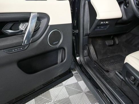 Used 2023 Land Rover Discovery Sport SE image 8