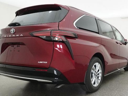 New 2026 Toyota Sienna Limited FWD image 24