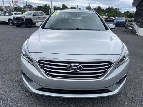 Used 2017 Hyundai Sonata SE FWD image 2