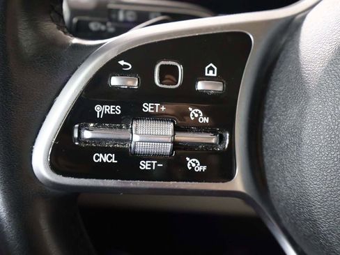 Used 2022 Mercedes-Benz GLE 450 4MATIC w/ Premium Package image 43