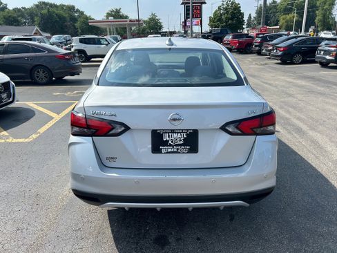 Used 2020 Nissan Versa SV image 4