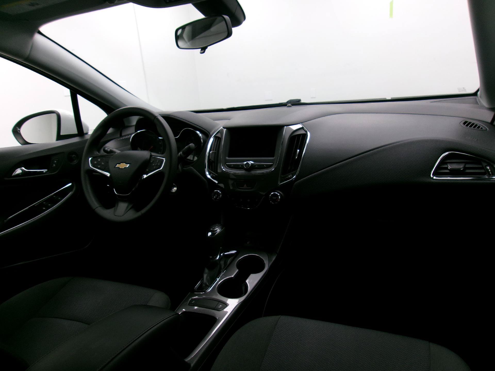 Used 2019 Chevrolet Cruze LS w/ LS Convenience Package FWD image 3